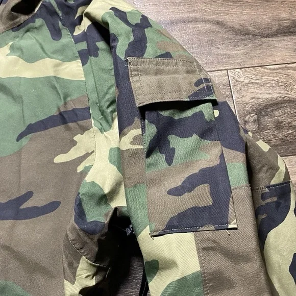 U.S. Army ECWCS Gen I Woodland Camo Gore-Tex Cold Weather Parka MEDIUM REGULAR - Picture 9 of 13